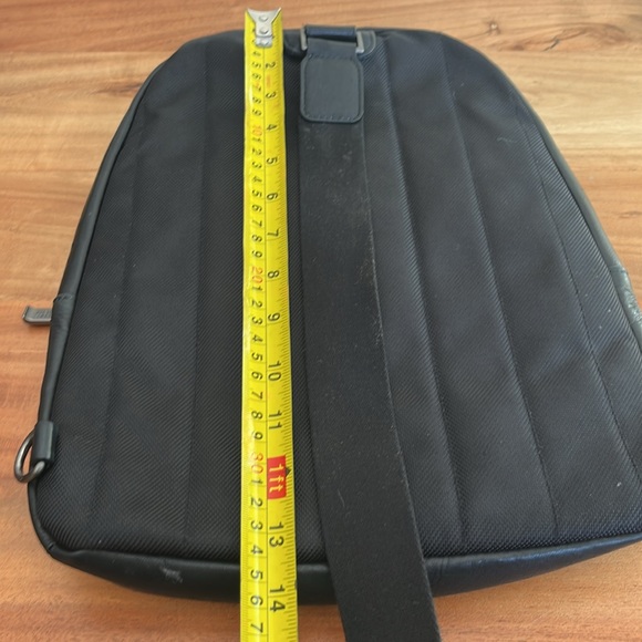 Kenneth Cole Full grain leather sling Columbian Backpack for 13” laptops - Picture 12 of 13